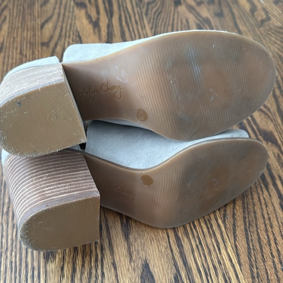 Arturo Chiang ‘Cordeliah' Split Shaft Peep Toe Suede Bootie. Stacked heel. Sz 9 - Picture 7 of 8